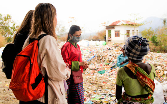 Student visitin a landfill site. Photo: Helmi_Korhonen
